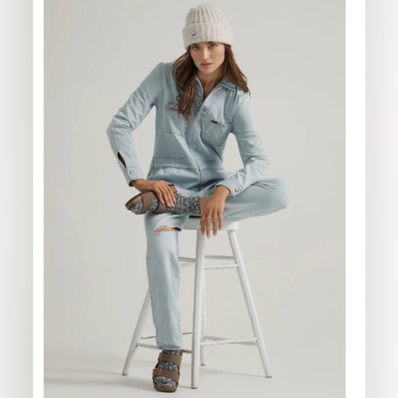 Lee’s WOMEN'S UNION-ALLS™ iconic coveralls overalls light wash jeans jumpsuit - Picture 2 of 3